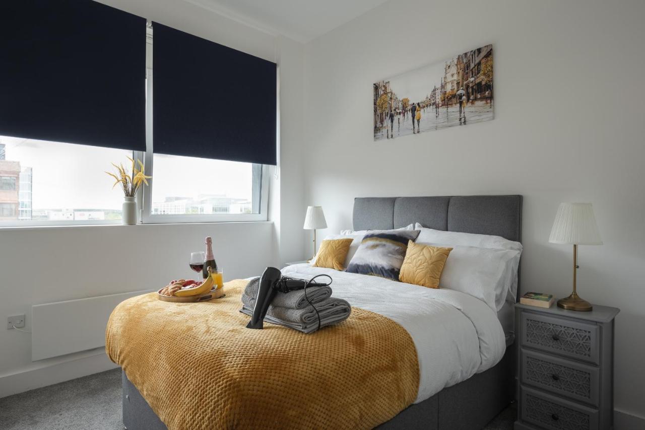 Central: Deluxe 2-bed Near Station Apartment *