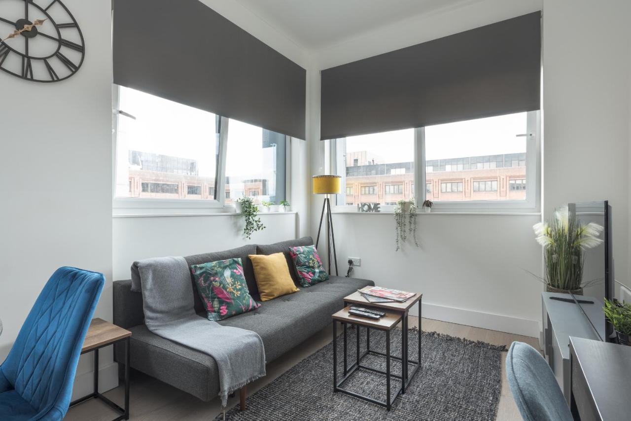 Apartment Central: Deluxe 2-bed Near Station *