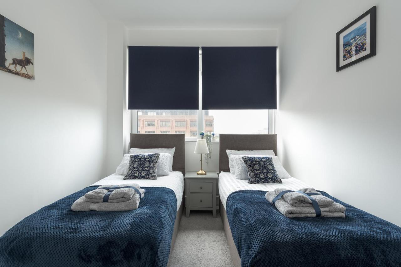 Central: Deluxe 2-bed Near Station Apartment *