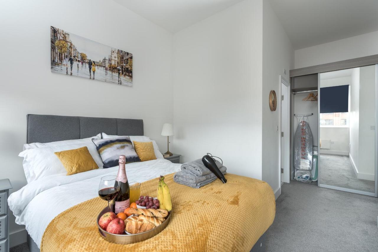 Central: Deluxe 2-bed Near Station Apartment Milton Keynes