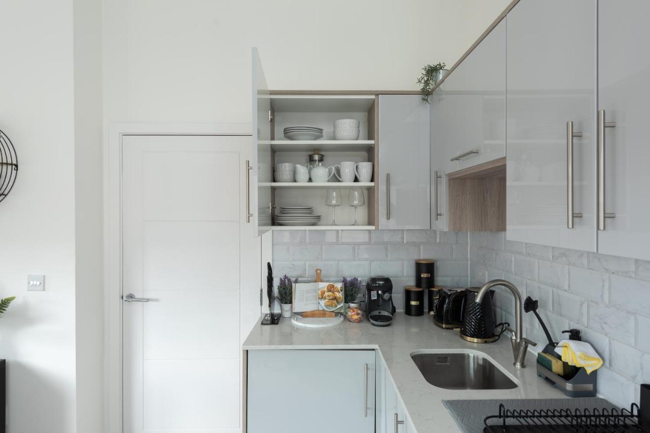 Central: Deluxe 2-bed Near Station Apartment *